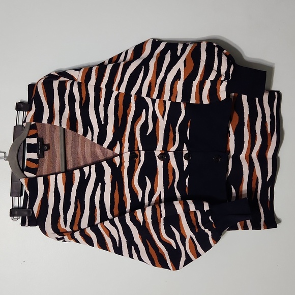 2 Pieces Ann Taylor  Strets cardigan & Skirt Color Navi blu y Camel Animal Prin - Picture 1 of 7